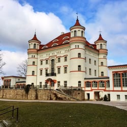 Stara Stajnia - Pałac w Wojanowie