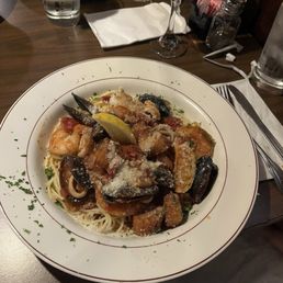 Zuppa di pesce: seafood pasta with scallops, shrimp, squid & mussels Zuppa di pesce: seafood pasta with scallops, shrimp, squid & mussels