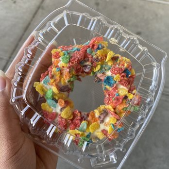 Le Creme - Fruity Pebbles mochi donut - Desserts Near Me - San Jose, California