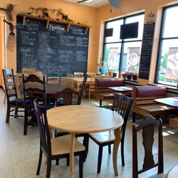 Fruition cafe - The dining room is spacious and cute.