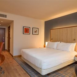 Hilton London Heathrow Airport Terminal 5 - Guest room