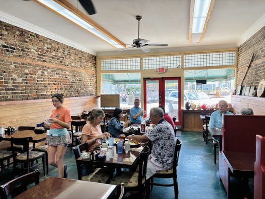 Thomas Cafe by null