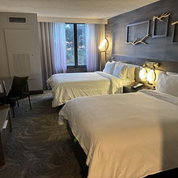 Renaissance Chicago North Shore Hotel - Nice modern rooms with comfortable beds. Very clean also - Hotels Near Me - Northbrook, Illinois