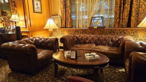Churchill Bar by null