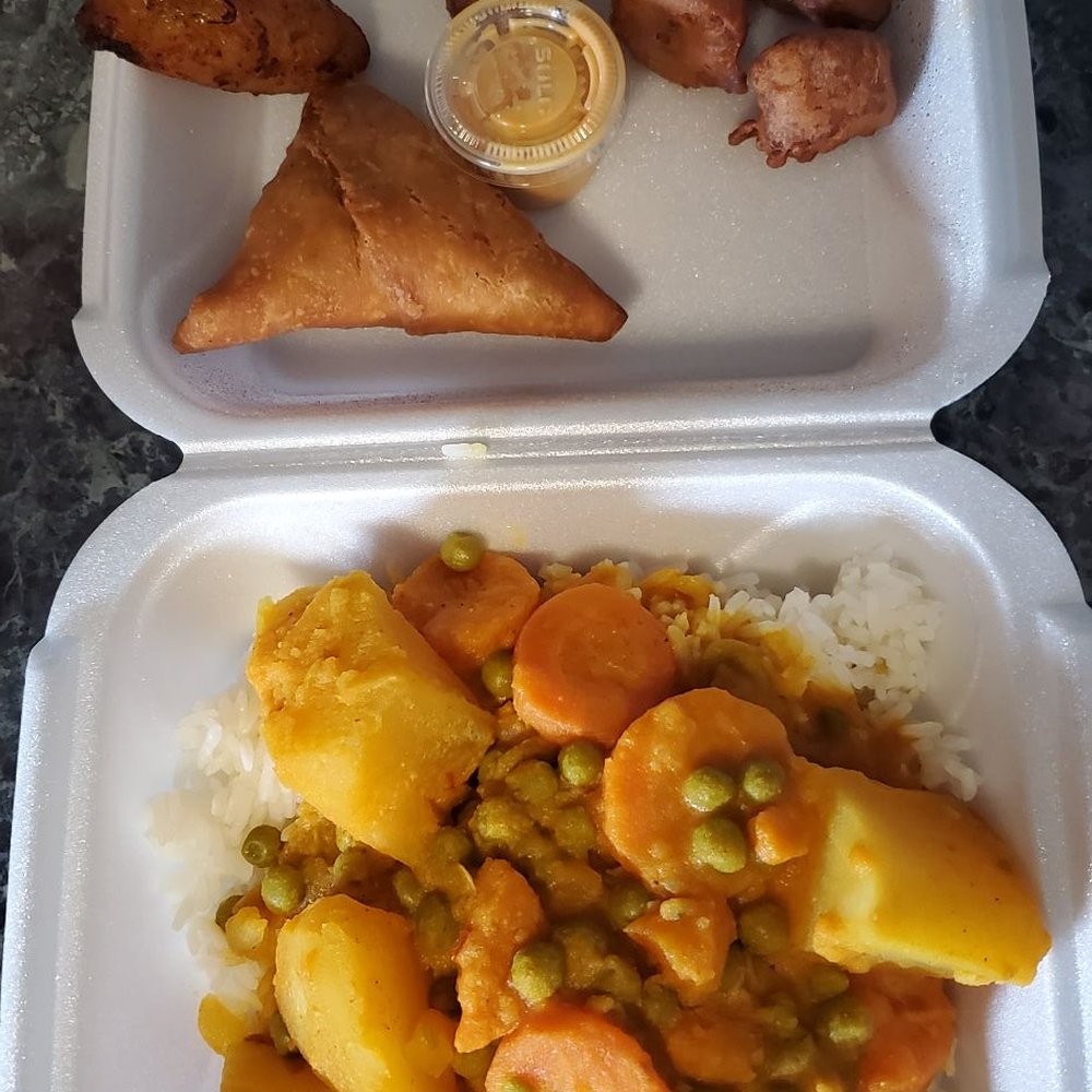 African Love Kitchen - Yummy veg curry & rice, Sambora, and fried plantains!!! EXCELLENT SERVICE & FOOD!!! - Food Trucks Near Me - Saint Augustine, Florida