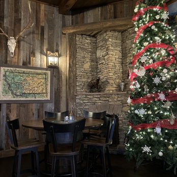 Old Virginia Chophouse - Inside dining room - American Near Me - Tazewell, Virginia