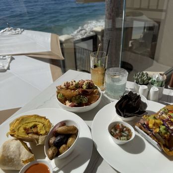 Splashes Restaurant - Breakfast Laguna Burrito, Halibut Tacos, Ahi Tuna Nachos - New American Near Me - Laguna Beach, California Splashes Restaurant - Breakfast Laguna Burrito, Halibut Tacos, Ahi Tuna Nachos - New American Near Me - Laguna Beach, California