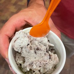 Bob's Twist N' Shake - Cookies & Cream Ice Cream