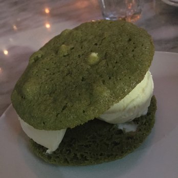 Té - Matcha ice cream cookie sandwich - Asian Fusion Near Me - Toronto, Ontario Té - Matcha ice cream cookie sandwich - Asian Fusion Near Me - Toronto, Ontario