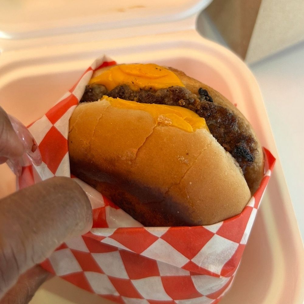 Burnt bun tiny $ 9.00 burger one slice of extra cheese! Burnt bun tiny $ 9.00 burger one slice of extra cheese!