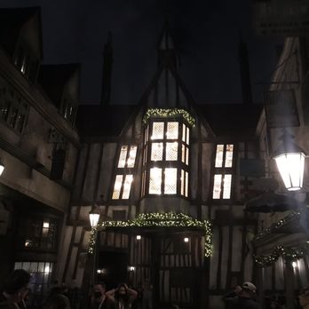 Universal Studios Florida - Decked out for Christmas - Amusement Parks Near Me - Orlando, Florida