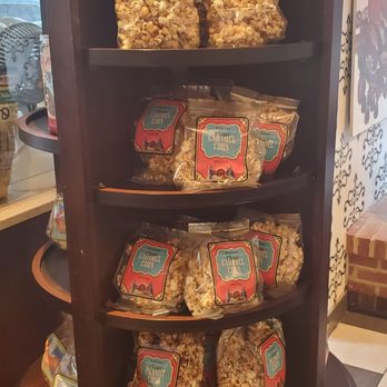 Kilwins Ice Cream - Chocolate - Fudge - Display stand - Desserts Near Me - Baltimore, Maryland Kilwins Ice Cream - Chocolate - Fudge - Display stand - Desserts Near Me - Baltimore, Maryland