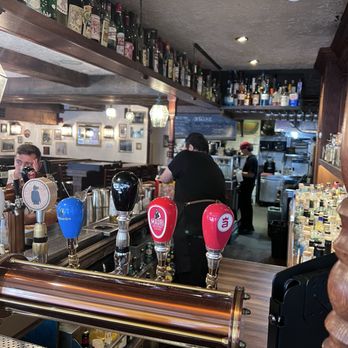Pub Bishop & Bagg - Pubs Near Me - Montreal, Quebec Pub Bishop & Bagg - Pubs Near Me - Montreal, Quebec