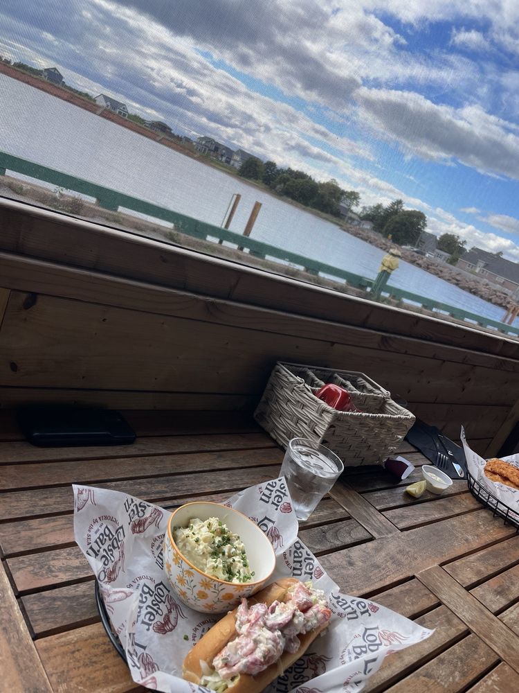 Lobster Barn Pub & Eatery