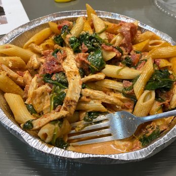 DiBaris Main Street Pizza - Vodka with chicken and spinach - Pizza Near Me - Matawan, New Jersey