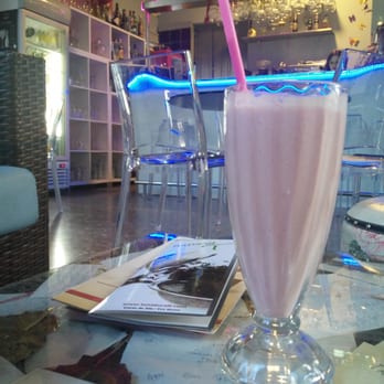 Gaia - Batido de fresas - Cafeteria Near Me - Valencia, V