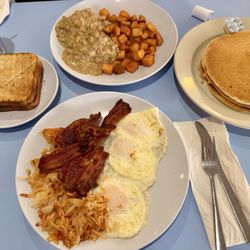 Lucky's Coffee Shop - Sausage Gravy & Biscuits, The Lucky 3