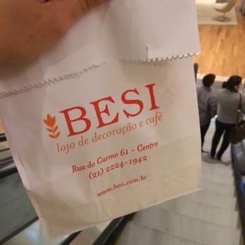 Besi - No resisti ao muffin de morango com chocolate branco! - Cafes Near Me - Rio de Janeiro, RJ