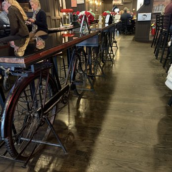 Teddy's Bully Bar - Lots of cool accents at this place! - American Near Me - Oyster Bay, New York