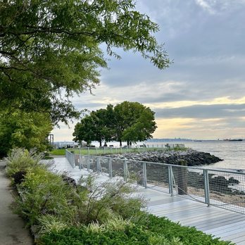Pier 44 Waterfront Garden - Lovely hidden spot. - Parks Near Me - Brooklyn, New York Pier 44 Waterfront Garden - Lovely hidden spot. - Parks Near Me - Brooklyn, New York