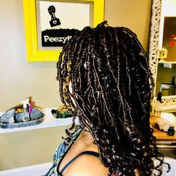These goddess locs look great. We did a messy look with curly hair throughout the locs. Find out about this service on our website.