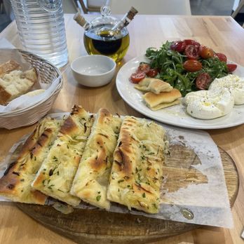 Mastra - Onion focaccia and caprese salad - Italian Near Me - American Fork, Utah Mastra - Onion focaccia and caprese salad - Italian Near Me - American Fork, Utah