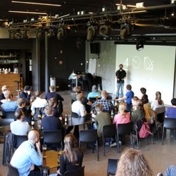 Escape - I kafétid bruker vi invitere forelesere fra instituttet, samt bedrifter og andre, til å komme innom og holde lunsjforedrag.