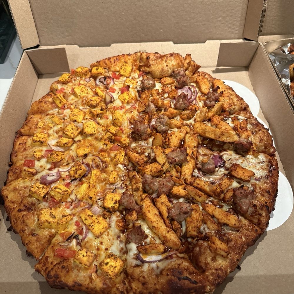 Curry Pizza House Hayward - Half 'n' Half Pizza (Paneer Butter Masala and Desi BBQ Chicken) - Pizza Near Me - Hayward, California Curry Pizza House Hayward - Half 'n' Half Pizza (Paneer Butter Masala and Desi BBQ Chicken) - Pizza Near Me - Hayward, California