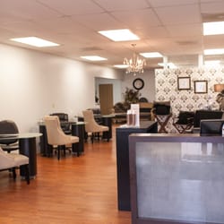 Shirley Sei Bella Salon - Manicure Area