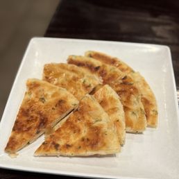Green Onion Pancake (1) Ⓥ 葱油饼