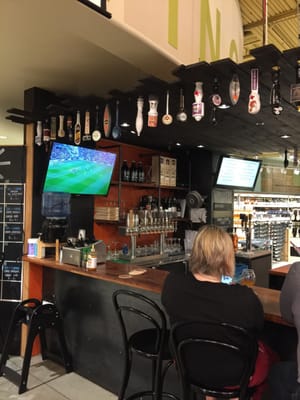 Bar Lamar by null