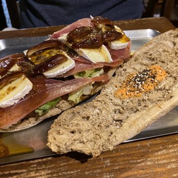 A Sandeira - Ham, Brie, Dates sandwich - Sandwiches Near Me - Porto, 13