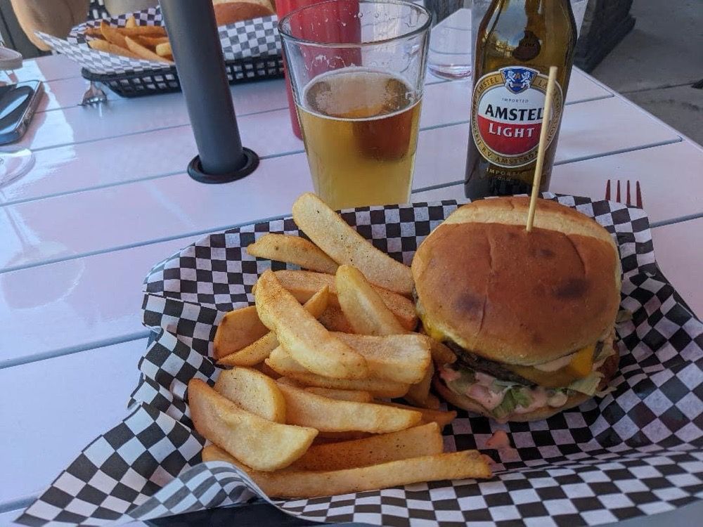 Speedy Burger Tavern Logo