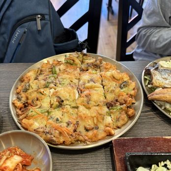 Danbi - Seafood Pancake - the sides of the pancake was nice and crispy - Korean Near Me - Los Gatos, California