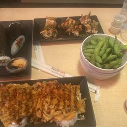 Hot Mess, sushi burrito, edamame, Admiral Roll...