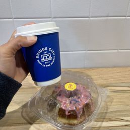 Love their logo! Delicious cronut