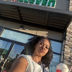 7-Eleven - Always dirty in this brand new store