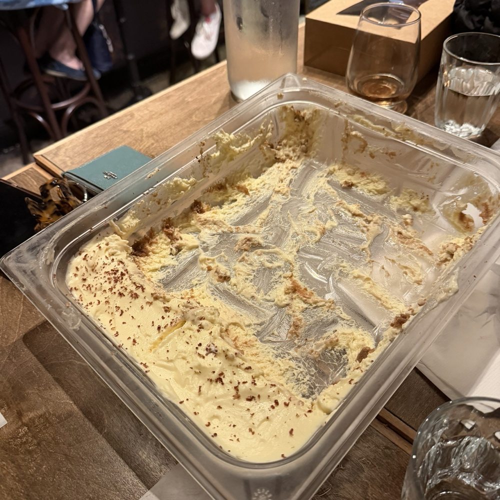 Si Papa - Tiramisú - Italian Near Me - Miami, Florida Si Papa - Tiramisú - Italian Near Me - Miami, Florida