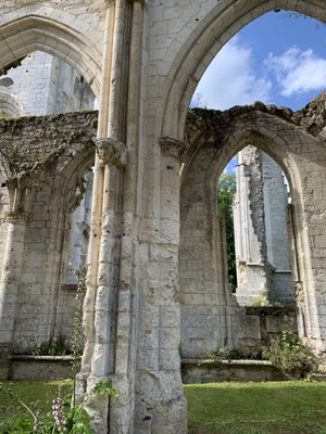 Abbaye de Jumièges by null