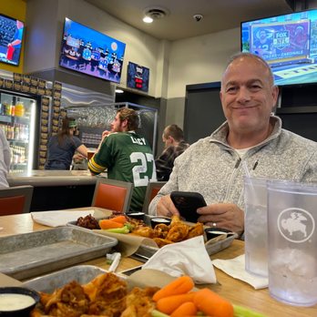 Buffalo Wild Wings - Chicken Wings Near Me - Pewaukee, Wisconsin