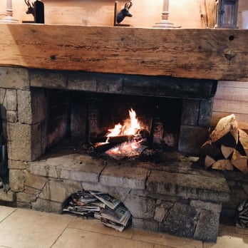 Beauregard - The lobby is good place to relax after skiing - French Near Me - La Clusaz, 74