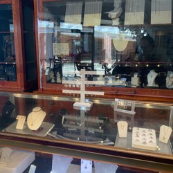 Buchards Jewelers - Earrings