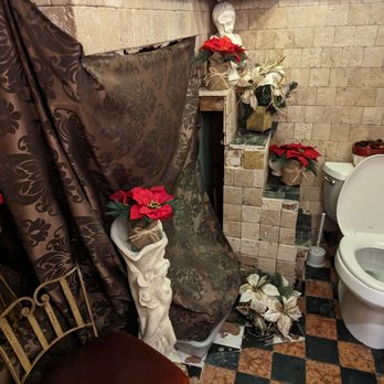 Da Marino - Bathroom decor.... Legit. - Italian Near Me - New York, New York Da Marino - Bathroom decor.... Legit. - Italian Near Me - New York, New York