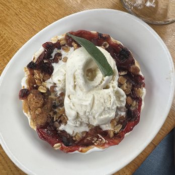 Robins Restaurant - Nectarine, blackberry crisp - New American Near Me - Cambria, California Robins Restaurant - Nectarine, blackberry crisp - New American Near Me - Cambria, California