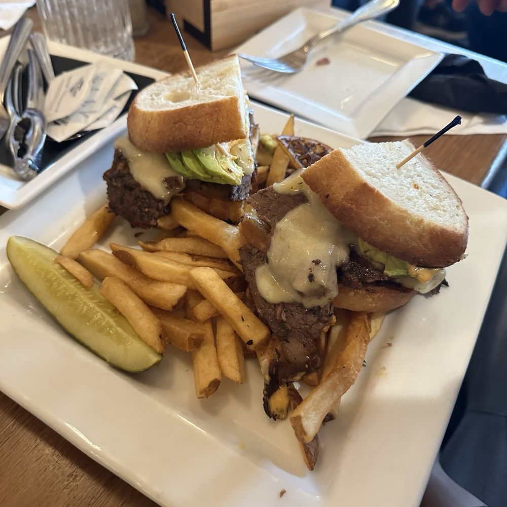 Castaway's Seafood Grille - Burger - Seafood Near Me - Long Beach, Washington