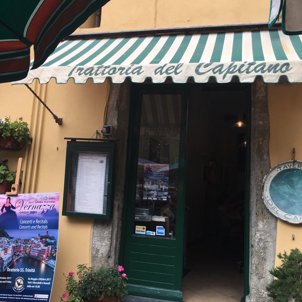 Bar del Capitano - One entrance where the bagno is. Cooler inside than out. July. - Seafood Near Me - Vernazza, SP