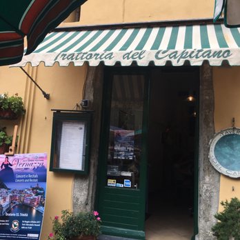 Bar del Capitano - One entrance where the bagno is. Cooler inside than out. July. - Seafood Near Me - Vernazza, SP