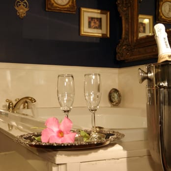 Claiborne House B&B - Jetted tub in Brownings Room - Bed & Breakfast Near Me - Jefferson, Texas Claiborne House B&B - Jetted tub in Brownings Room - Bed & Breakfast Near Me - Jefferson, Texas