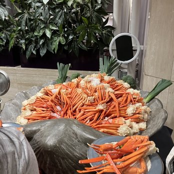 Cafe Sierra - Snow Crab Legs - New American Near Me - Universal City, California