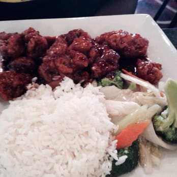 Wok Café - General tao chicken - Asian Fusion Near Me - Dollard-des-Ormeaux, Quebec
